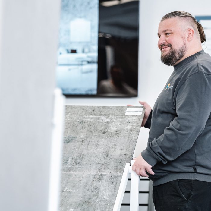 Fliesenberatung durch einen Mitarbeiter der Frank Jähler GmbH